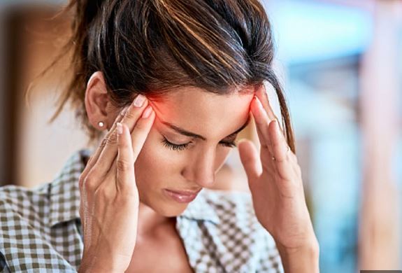 सिर दर्द होने पर क्या आप भी तुरंत खा लेते हैं दवा, ऐसा करना हो सकता है खतरनाक, जान लीजिए इसके नुकसान