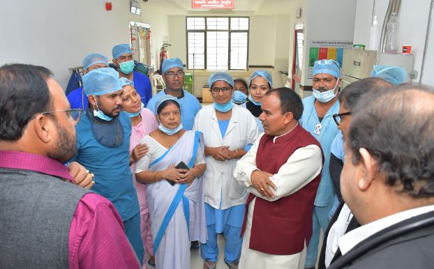 स्वास्थ्य मंत्री डा. धन सिंह रावत ने किया गुवाहाटी मेडिकल कॉलेज का भ्रमण