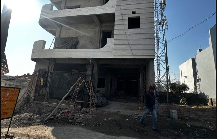 अवैध निर्माणों पर एमडीडीए का सख़्त प्रहार, सहस्त्रधारा रोड क्षेत्र में दो बड़े निर्माण सील