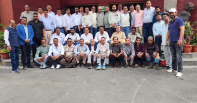 नैनीताल में पत्रकारिता के सामाजिक दायित्वों पर मंथन, वरिष्ठ पत्रकार राजीव लोचन साह सम्मानित